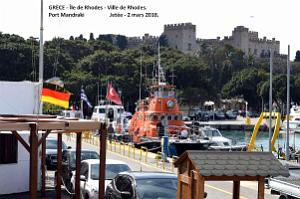 105- Rhodes ville et port d'honneur